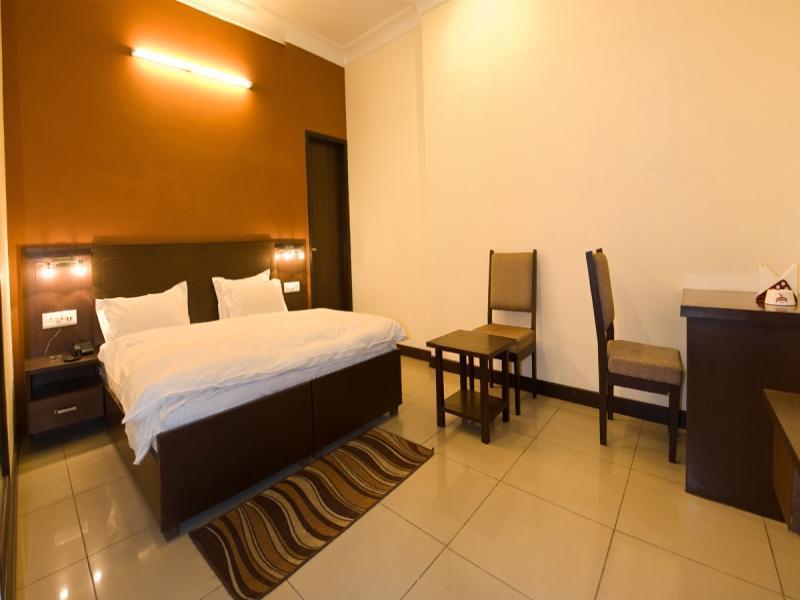 Click Hotel Kohinoor, Ludhiana Exterior foto