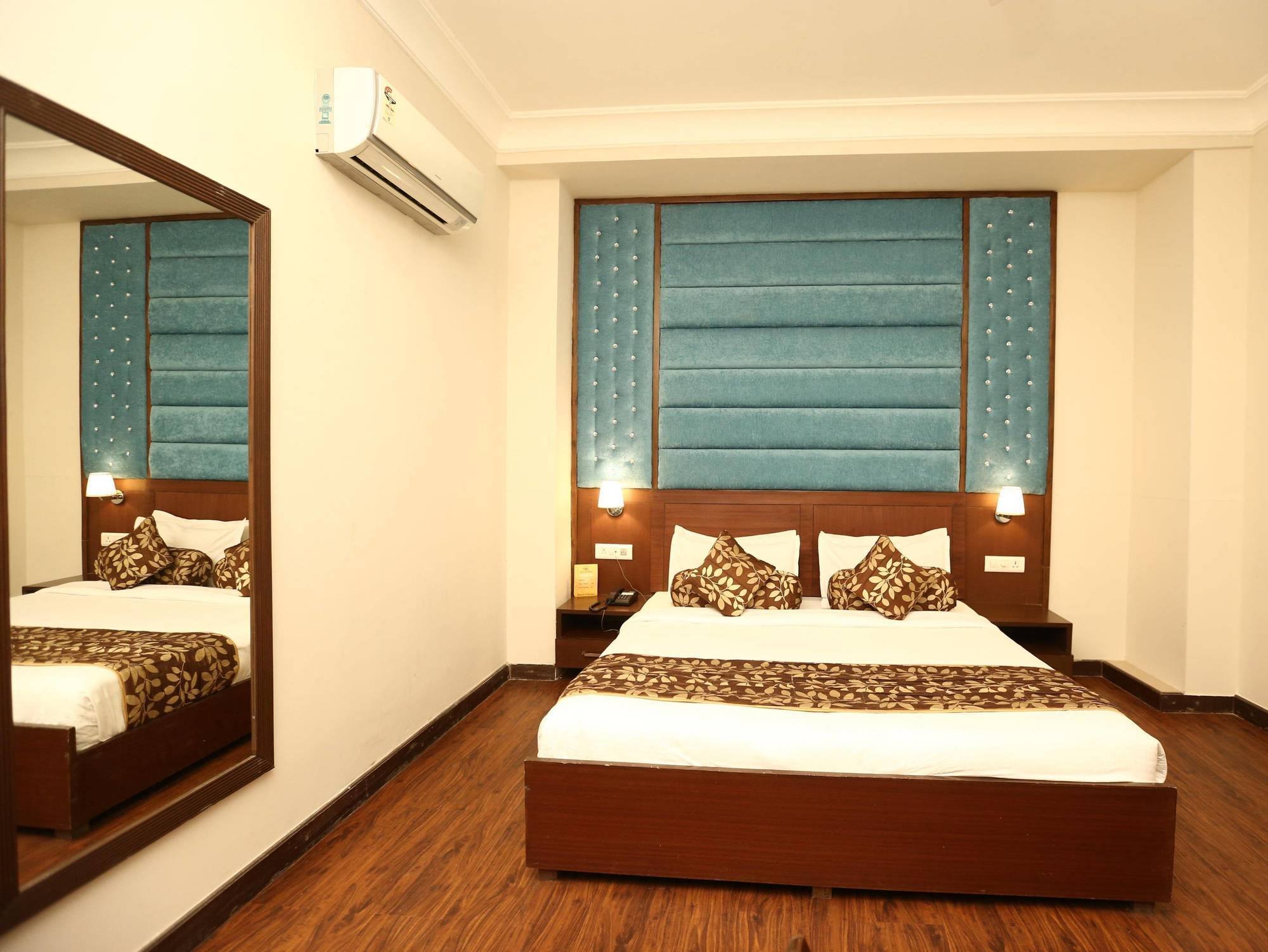 Click Hotel Kohinoor, Ludhiana Exterior foto